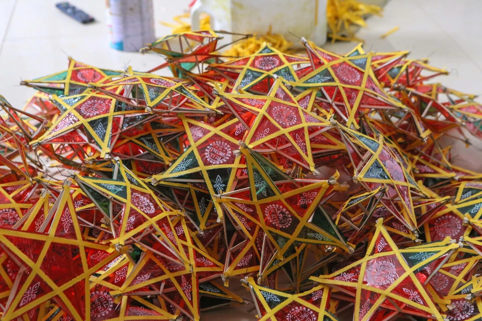 Star lanterns made by craftsmen in Bao Dap village. (Photo: VNA)