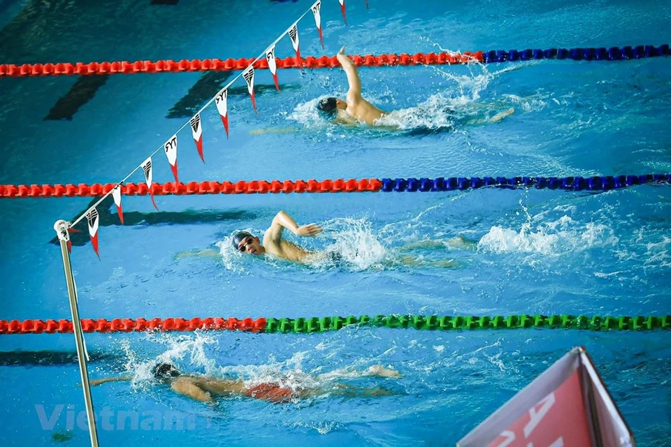 The Vietnamese swim team is training at My Dinh Water Sport Palace (Hanoi) after returning from an extended training trip in Hungary. The team is entering the process of accelerating with special lesson plans to best prepare for the 31st SEA Games with the goal of winning five to eight gold medals. There are 40 members of the Vietnamese swim team participating in the 31st SEA Games. Swim will take place from May 14 to 19. Without Anh Vien, the Vietnamese swim team expects three bright faces including Nguyen Huy Hoang, Quy Phuoc and Trung Nguyen. Nguyen Huy Hoang is expected to win three gold medals in the 400m, 800m, 1,500m freestyle. (Photo: Vietnam+)