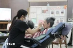 A Vietnamese nurse take care of the elderly at Kirishiki Welfare Centre in Saitama Prefecture, Japan (Photo: VNA) 