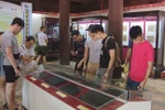 Nguyen Dynasty heritage exhibition draws tourists on holiday 