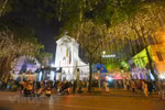 Joyful Christmas atmosphere in Hanoi