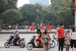 Hanoi: Tourist sites packed with visitors as social distancing order lifted