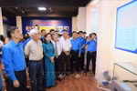 Exhibition tells stories about President Ho Chi Minh with working class