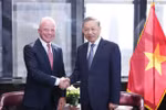 Party General Secretary and State President To Lam (R) receives President of Boeing Global Brendan Nelson. (Photo: VNA)