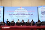 Speakers share opinions at session on Overseas Vietnamese and the development of high technology in Vietnam (Photo: VNA)
