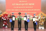 Authorised by the President, Minister of Public Security Sen. Lieut. Gen. Luong Tam Quang presents the decisions to the three officers (Photo: VNA)