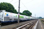 A train carrying the first 16 ISO tanks containing LNG from the South to the North. (Photo: PV Gas)