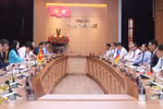 Thua Thien - Hue and Champasak officials at the working session on September 26 (Photo: VNA)