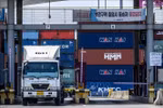 Incheon International Port strives to become a major export channel for office furniture. (Photo: VNA)