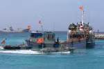 More 1,000 national flags come to fishermen in Ly Son Island