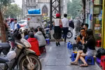 Hanoi to clear sidewalks of cars, beer joints