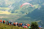 Over 100 pilots join paragliding festival in Yen Bai