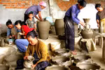 Khanh Hoa: ceramic, brocade exhibition highlights Cham culture 