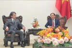 Deputy Prime Minister and Minister of Foreign Affairs Bui Thanh Son (R) and Chairman of the Board of Directors of the Japan Bank for International Cooperation (JBIC) Maeda Tadashi at their meeting in Hanoi on December 4 (Photo: VNA)