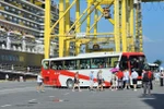 Cruise passengers from the Noordam board vehicles to explore Da Nang city. (Photo: VNA)