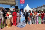 A show of Vietnamese traditional dress 'ao dai' at the event (Photo: VNA)