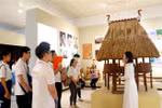 Young OVs pay tribute to heroic mothers in Quang Nam