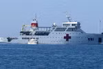 Naval ship offers free medical check-ups, medicine in Phu Yen