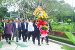 Vietnamese, Lao village leaders visit President Ho Chi Minh’s hometown