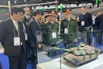 Vietnam attends int’l defence-security exhibition in France