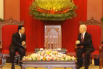 Party General Secretary receives Lao Prime Minister