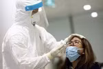 Hanoi conducts random COVID-19 testing for 1,000 people at Noi Bai airport