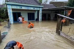 Emergency relief provided for flood-hit people in Binh Dinh, Phu Yen