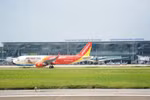 The upgrade of Hanoi-based Noi Bai International Airport's runway is completed. (Photo: VietnamPlus) 