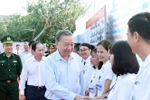 Party General Secretary To Lam visits residents and soldiers on Bach Long Vi island on November 14. (Photo: VNA)