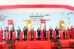 Delegates cut the ribbon to inaugurate the Vietnam-Japan Friendship House in Mekong Delta province of Long An (Photo: VNA)