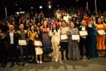 Vietnamese director and producer Mai Thu Huyen (7th from right) and participants at the UK premiere of “Doa hoa mong manh” (a fragile flower) in London. (Photo: VNA)