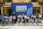 VNA war veterans bring joy to students in Tay Ninh