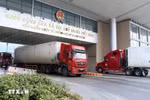 Vietnamese goods shipped to China via Kim Thanh International Border Gate No.2 (Photo: VNA)
