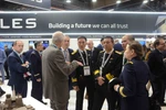 Members of the Vietnamese delegation listen to an expert from the Thales group introducing new naval weapons and technologies at Euronaval 2024. (Photo: VNA)