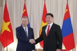 Party General Secretary and State President To Lam (left) meets with Mongolian President Ukhnaagiin Khurelsukh in Ulaanbaatar on September 30. (Photo: VNA)