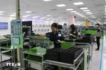Workers at the factory of the Samsung Electronics Vietnam Co. Ltd in Yen Phong district, Bac Ninh province. (Photo: VNA)