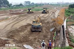 A stretch of the Belt Road No. 4 project in Hoai Duc district, Hanoi, under construction (Photo: VNA)