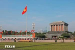 People line up in front of the Mausoleum of President Ho Chi Minh. (Photo: VNA)