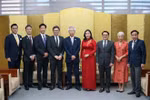 Vice Chairwoman of the Da Nang People’s Committee Nguyen Thi Anh Thi (fourth from right) and the delegation of Japan's Sakai city pose for a group photo at their meeting on July 5. (Photo: VNA)