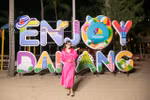 A visitor poses for photo on the beach of Da Nang. The central city will seek for more visitors from Malaysia with a new daily air route Kuala Lumpur-Da Nang starting on September 24. (Photo courtesy of Da Nang city's Tourism Promotion Centre)