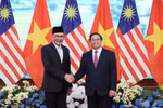 Vietnamese, Malaysian PMs delighted at development of bilateral relations