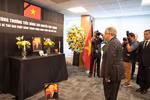 UN Secretary-General Antonio Guterres pays tribute to Party General Secretary Nguyen Phu Trong at the Permanent Mission of Vietnam to the UN in New York, the US. (Photo: VNA)