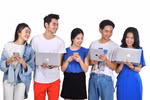 The youth use social networks frequently and post almost every activity on the networks (Photo: VietnamPlus)