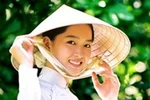 The Vietnamese conical hat (non la) has been voted on the list of stunning traditional costumes around the world.