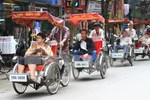 Tourists visit Hanoi's old streets (Source: VNA)