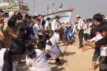 Tug-of-war in Cau Ngu 2012 (Photo: VNA)