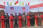 Vietnam, Cambodia border guards hold friendly exchange