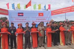 Vietnam, Cambodia border guards hold friendly exchange
