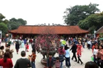 Visitors flock to Van Mieu - Quoc Tu Giam on Tet holiday