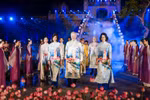 Diplomats and families wear traditional Vietnamese ao dai at exhibition